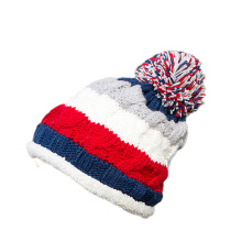 Gorro de malha com pompom